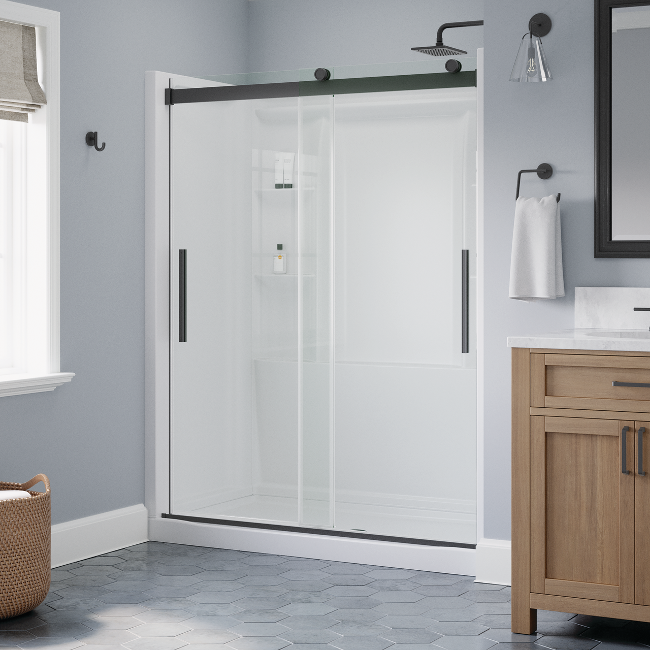 60" Shower / Clear / Matte Black