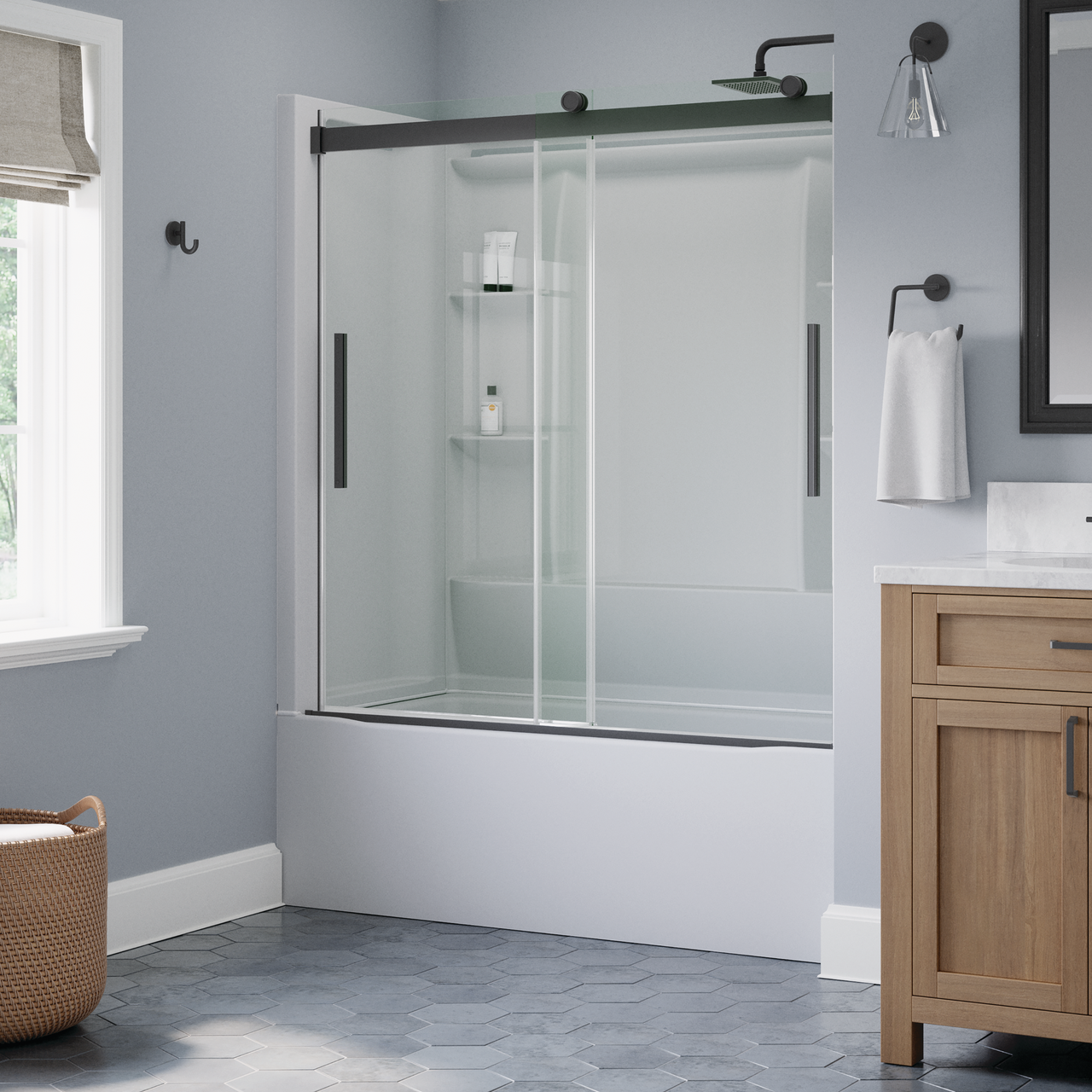 60" Bathtub / Clear / Matte Black