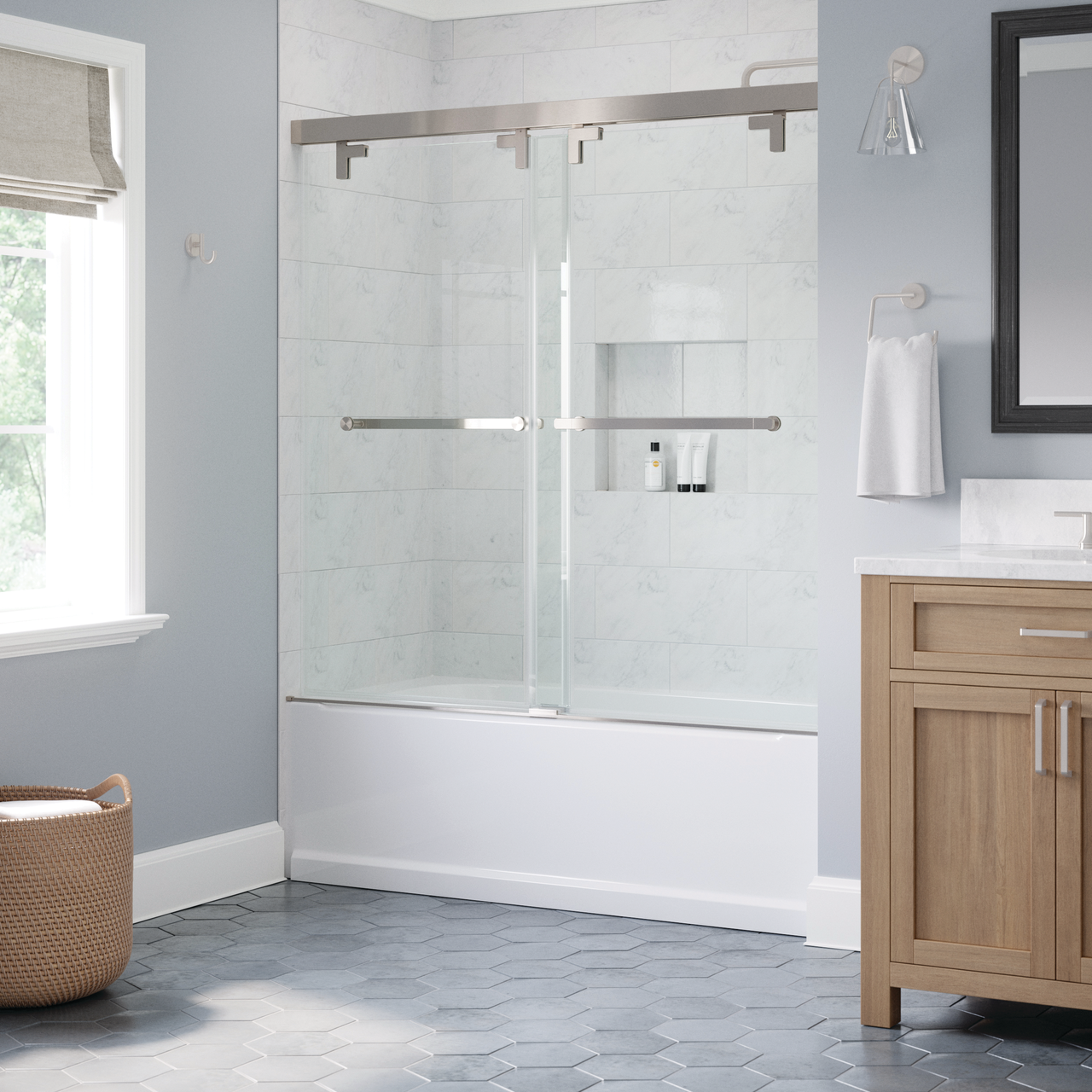 60" Bathtub / Clear / Brushed Nickel (Shower Door)