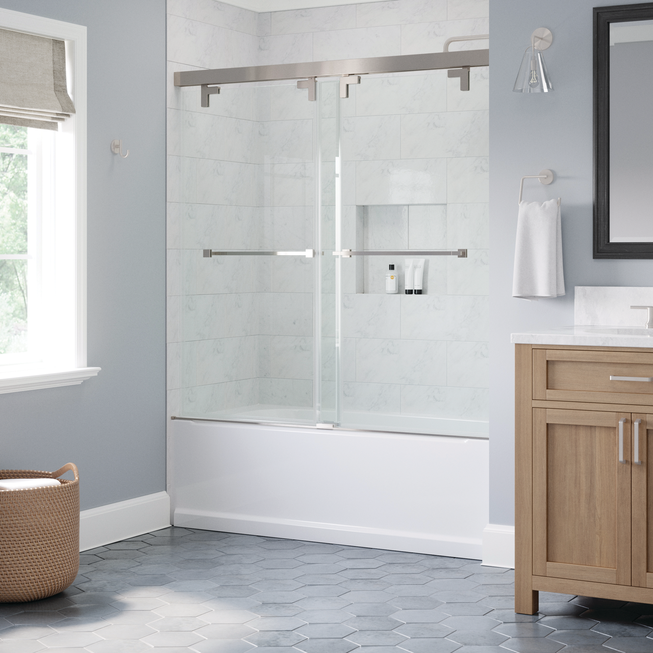 60" Bathtub / Clear / Brushed Nickel (Shower Door)