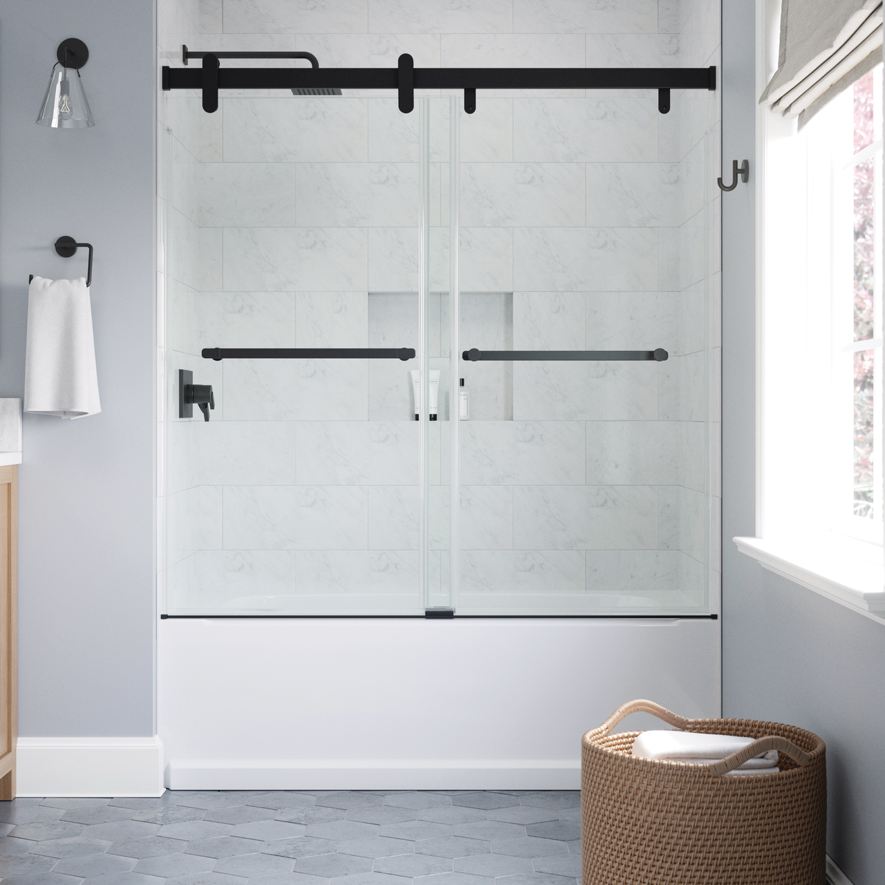 60" Bathtub / Clear / Matte Black