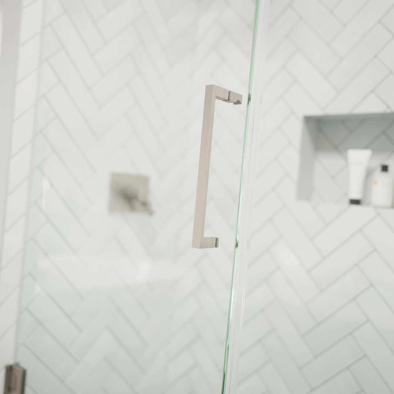 60" Shower / N/A / Brushed Nickel (Shower Door)