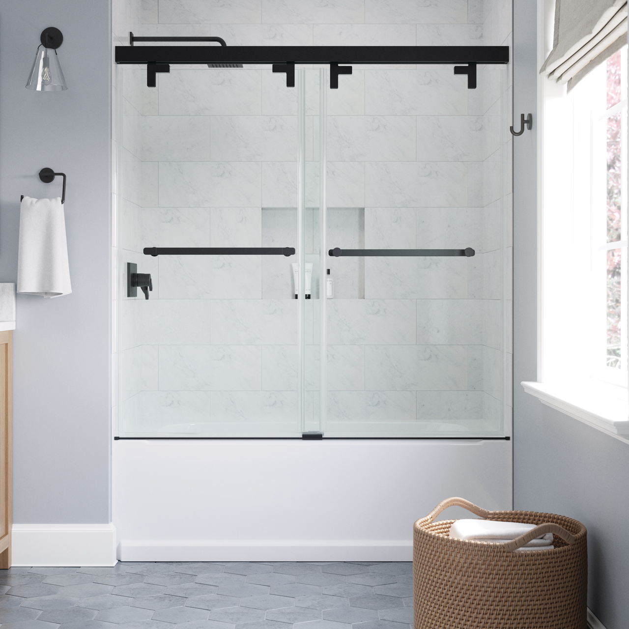 60" Bathtub / Clear / Matte Black