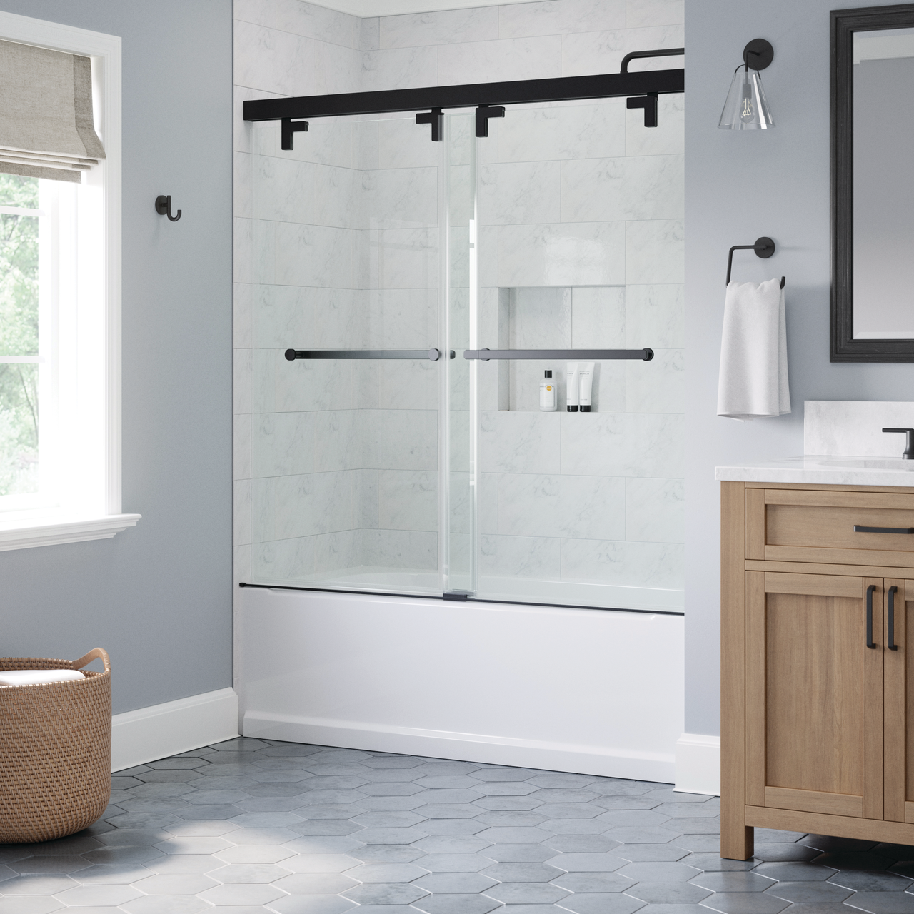 60" Bathtub / Clear / Matte Black