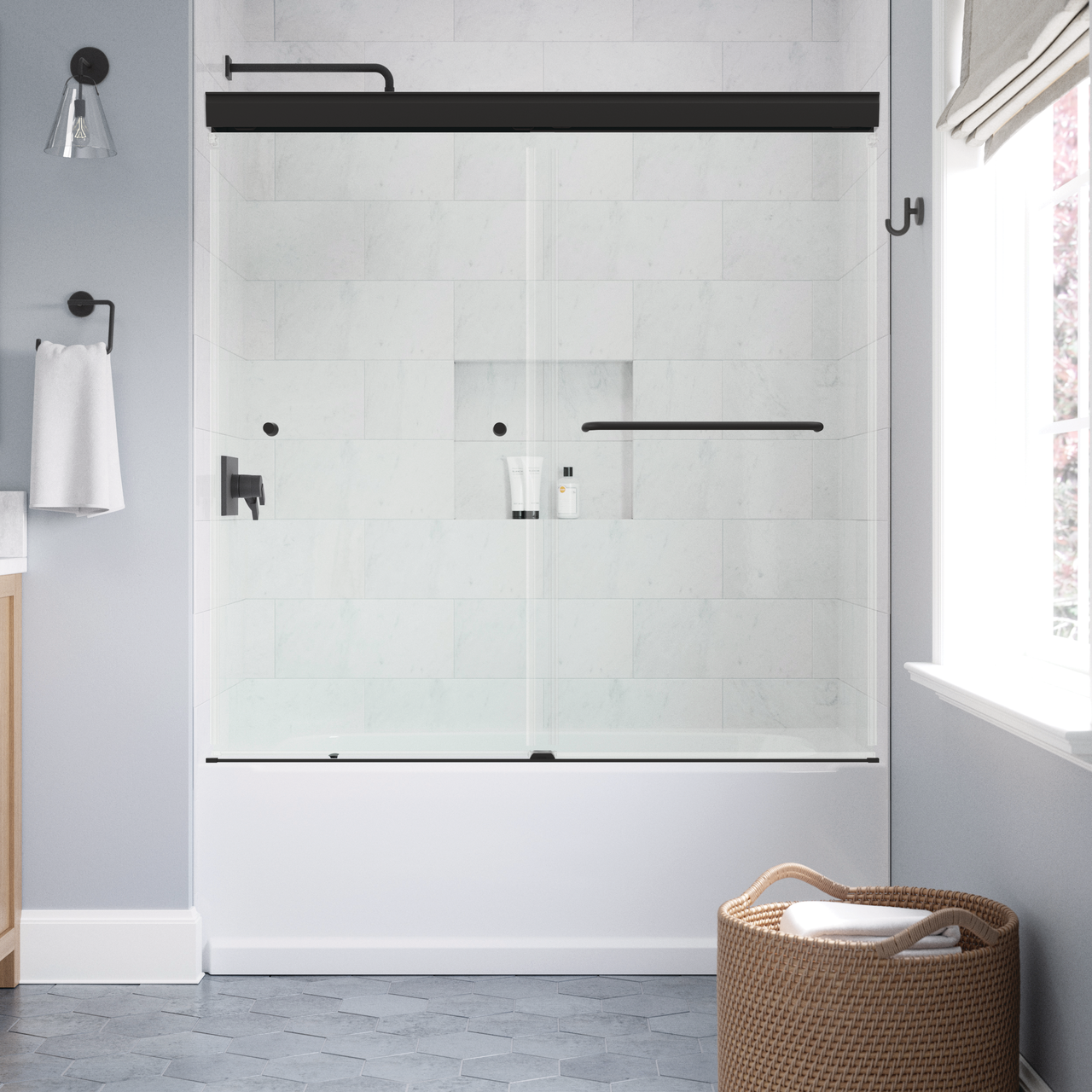 60" Bathtub / Clear / Matte Black