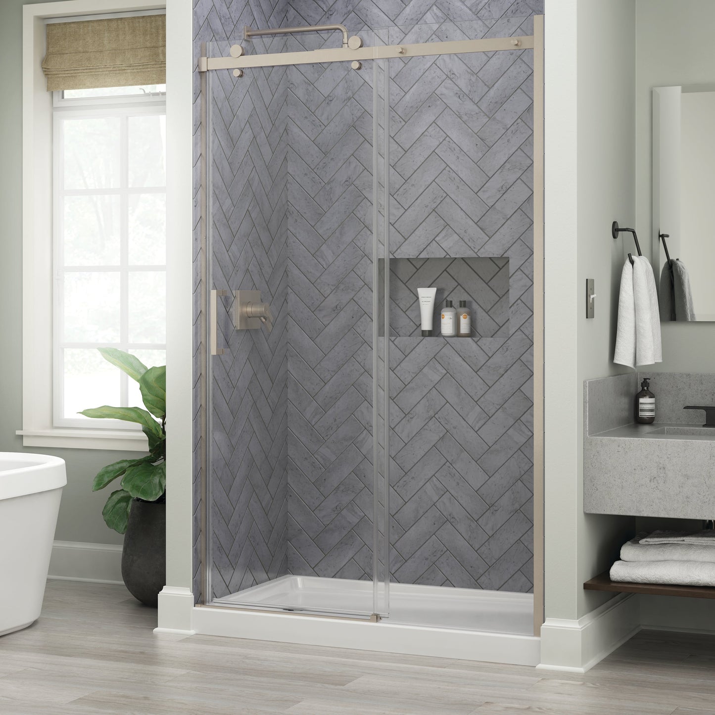 48" Shower / Clear / Delta Brushed Nickel