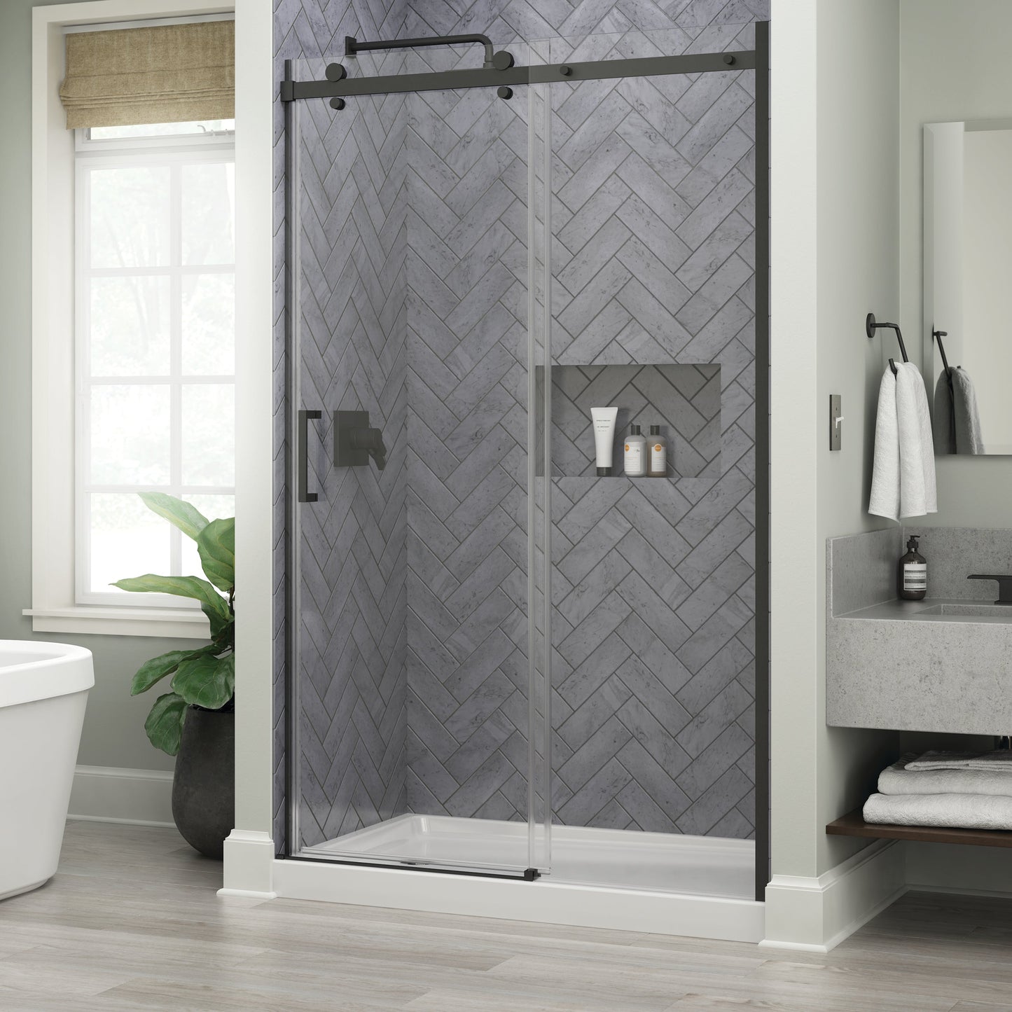 48" Shower / Clear / Matte Black