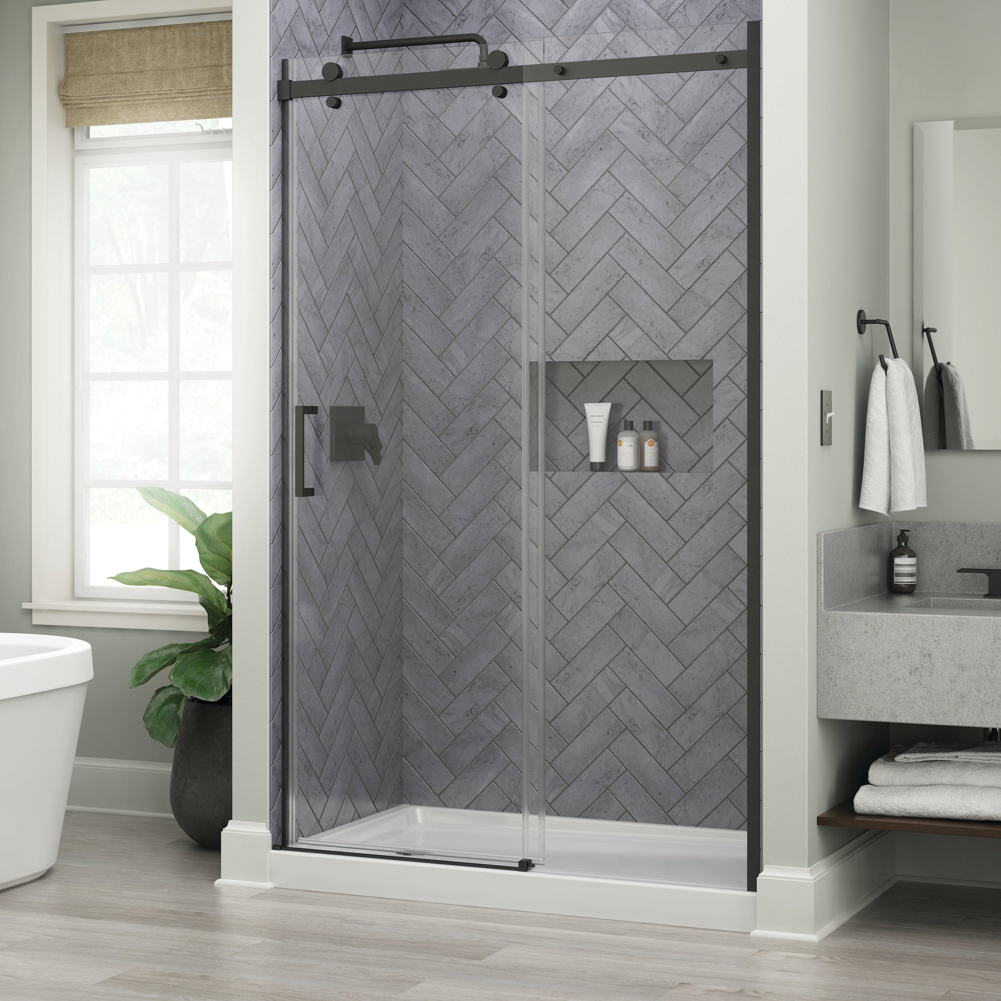 48" Shower / Clear / Matte Black